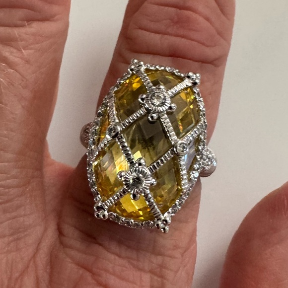 Judith Ripka Elegant Silver and Yellow Gemstone Ring - Picture 1 of 7